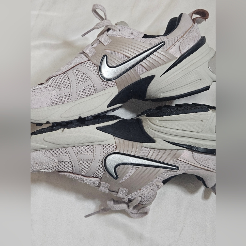 NIKE V2K RUN 'PLATINUM VIOLET' Sz 8.5 - Picture 6 of 12